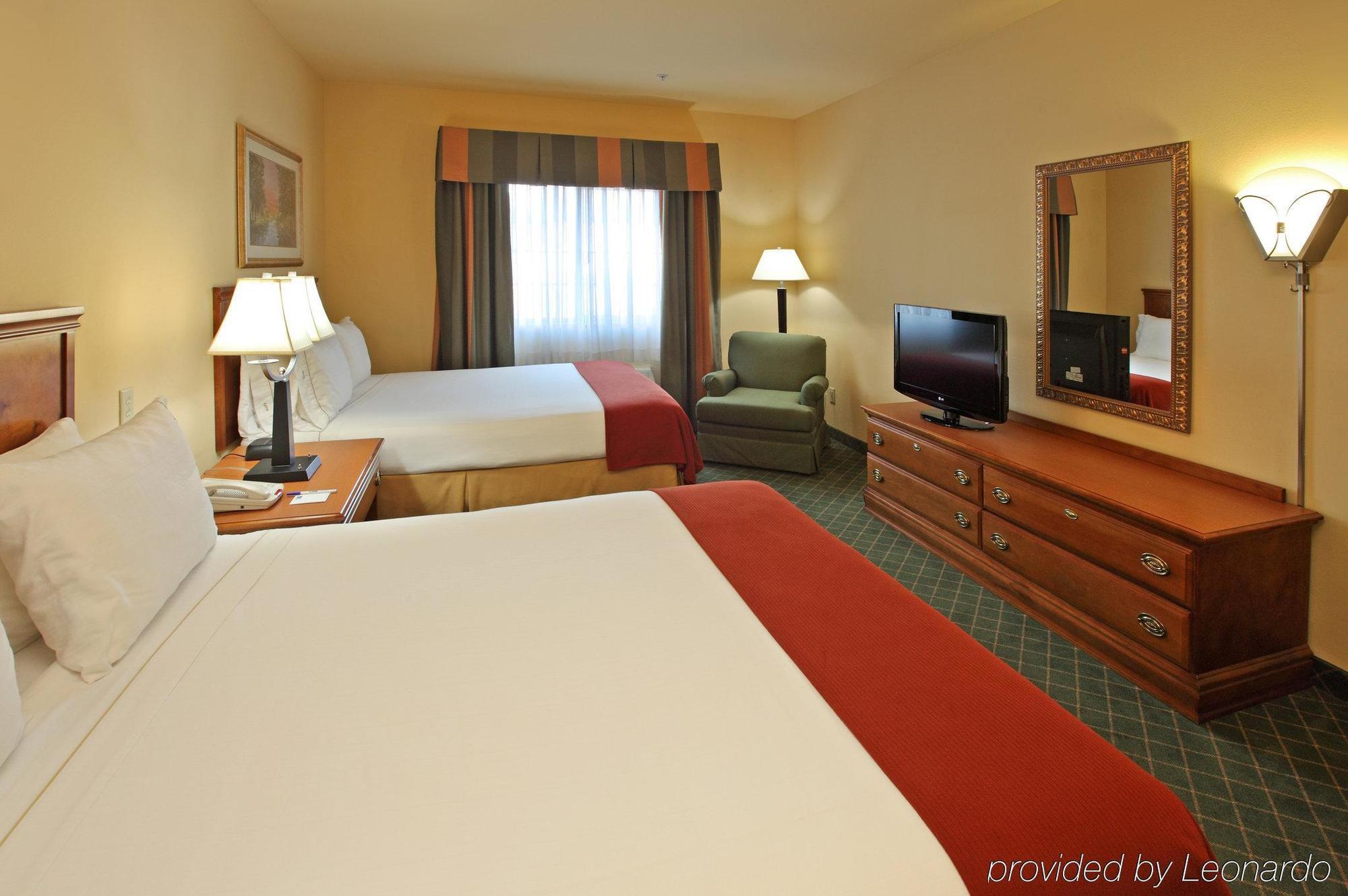 Holiday Inn Express & Suites Magnolia-Lake Columbia Værelse billede
