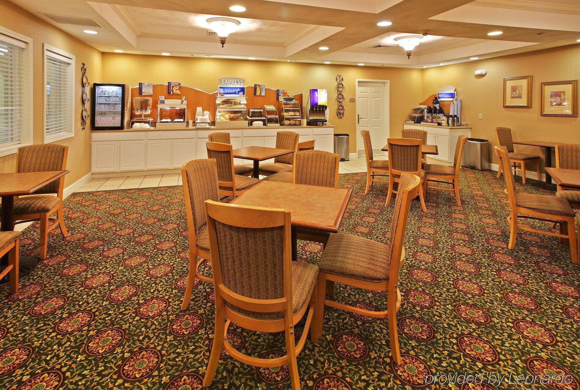 Holiday Inn Express & Suites Magnolia-Lake Columbia Restaurant billede
