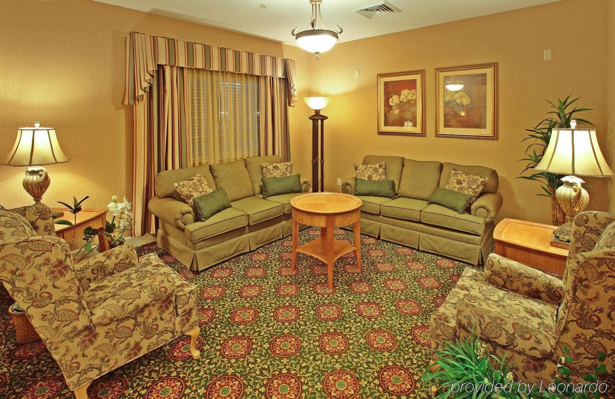 Holiday Inn Express & Suites Magnolia-Lake Columbia Eksteriør billede
